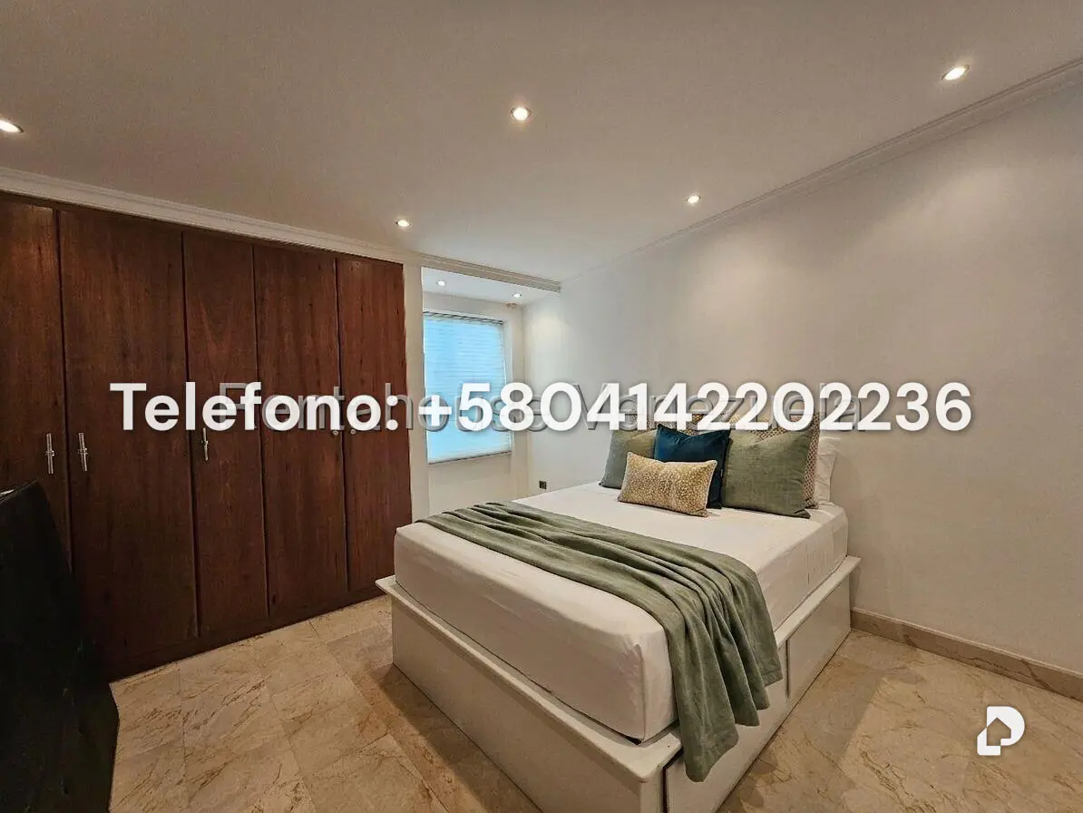 Casa en Lomas de La Lagunita, Caracas – 58