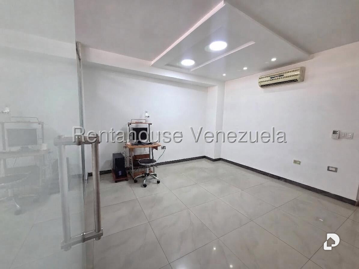 Oficina en Parroquia La Candelaria, Caracas – 26