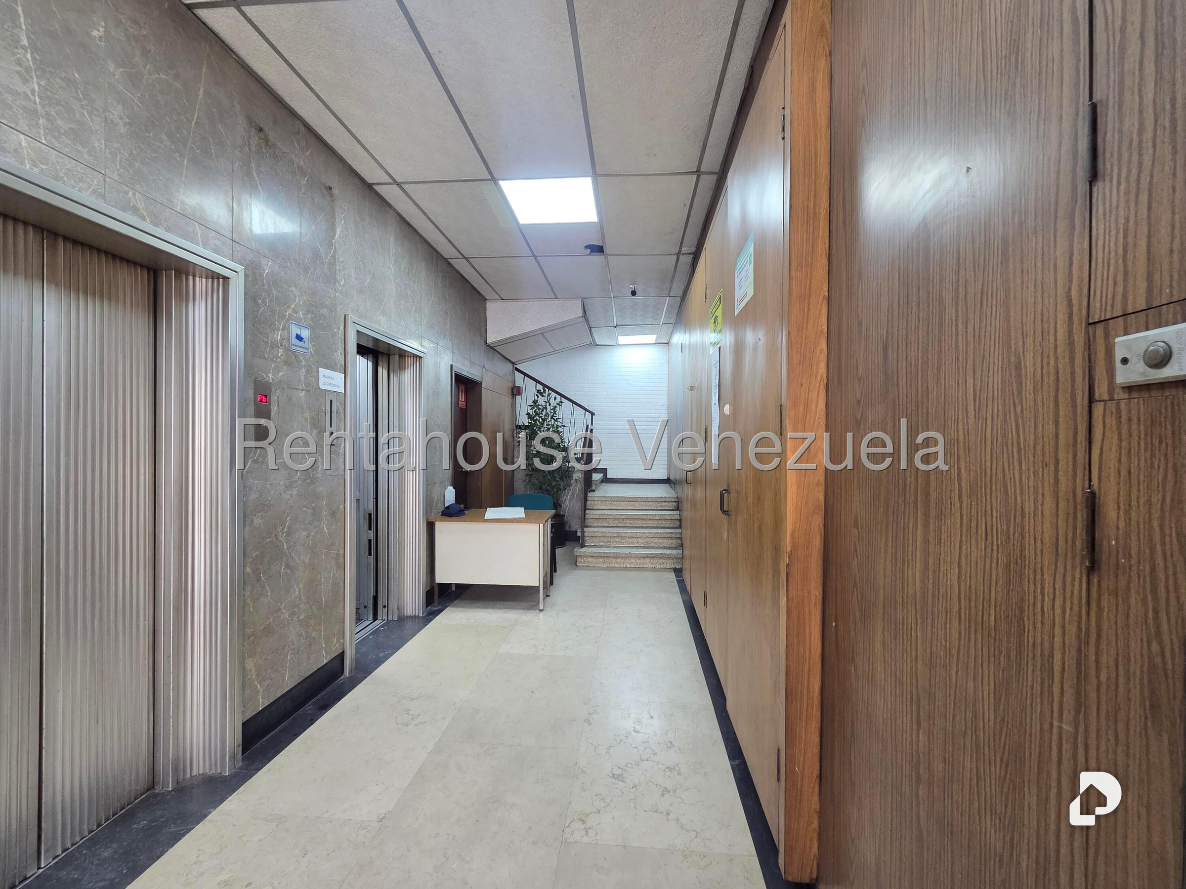 Oficina en Parroquia La Candelaria, Caracas – 1