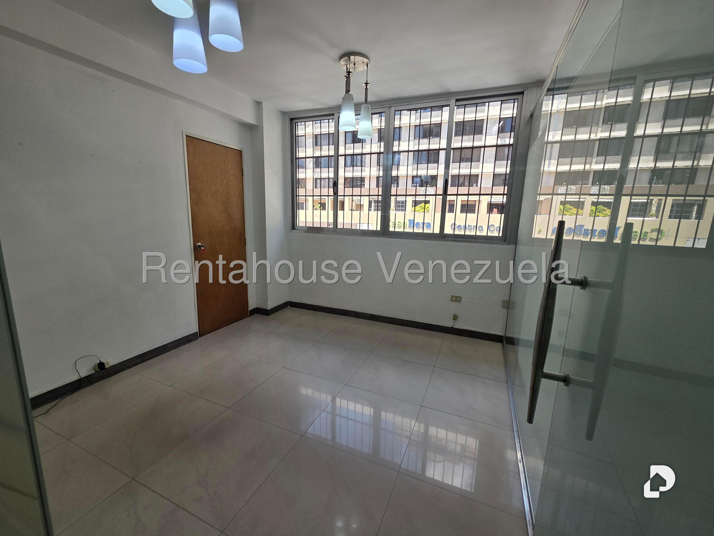 Oficina en Parroquia La Candelaria, Caracas – 15