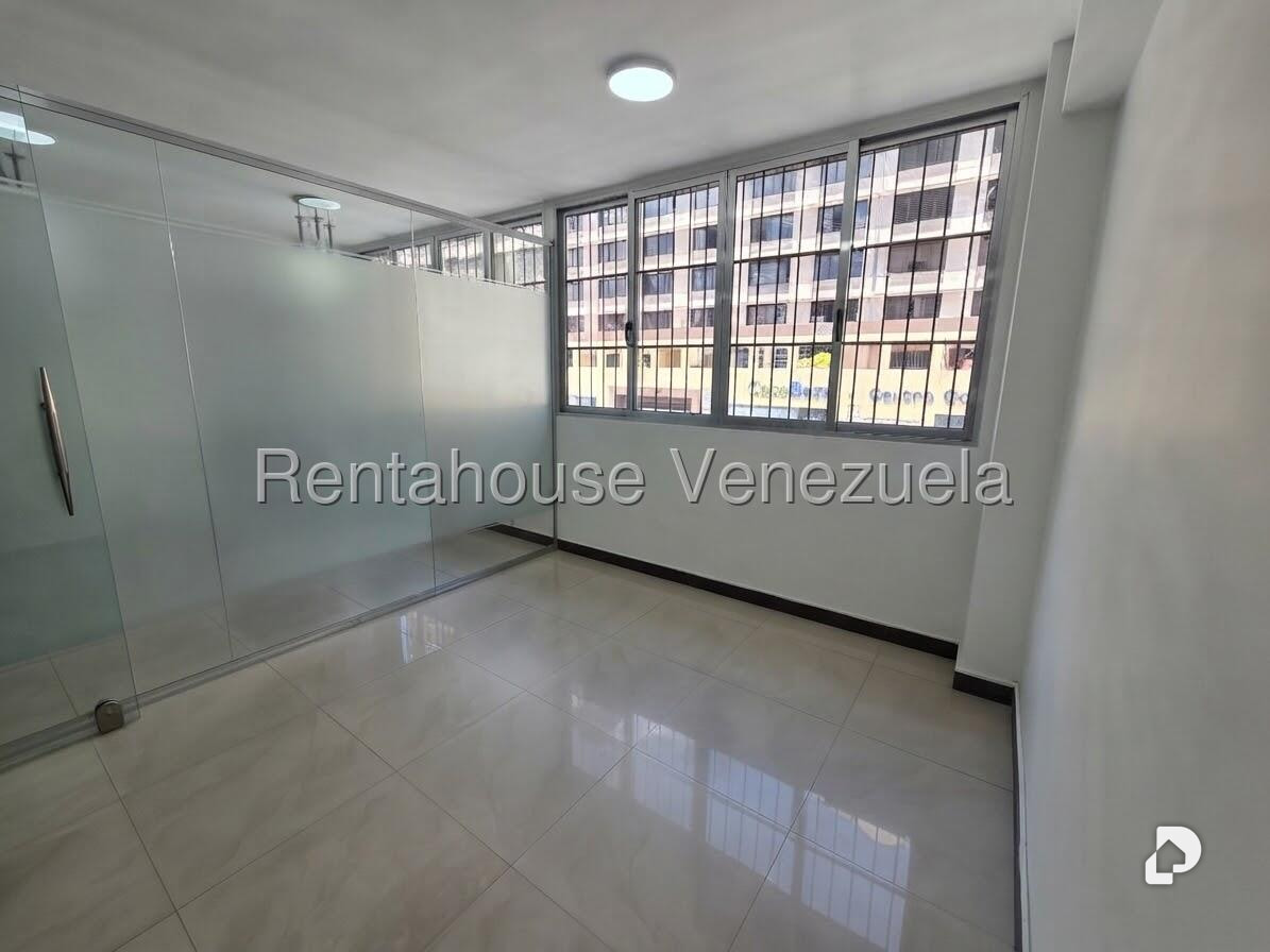 Oficina en Parroquia La Candelaria, Caracas – 24