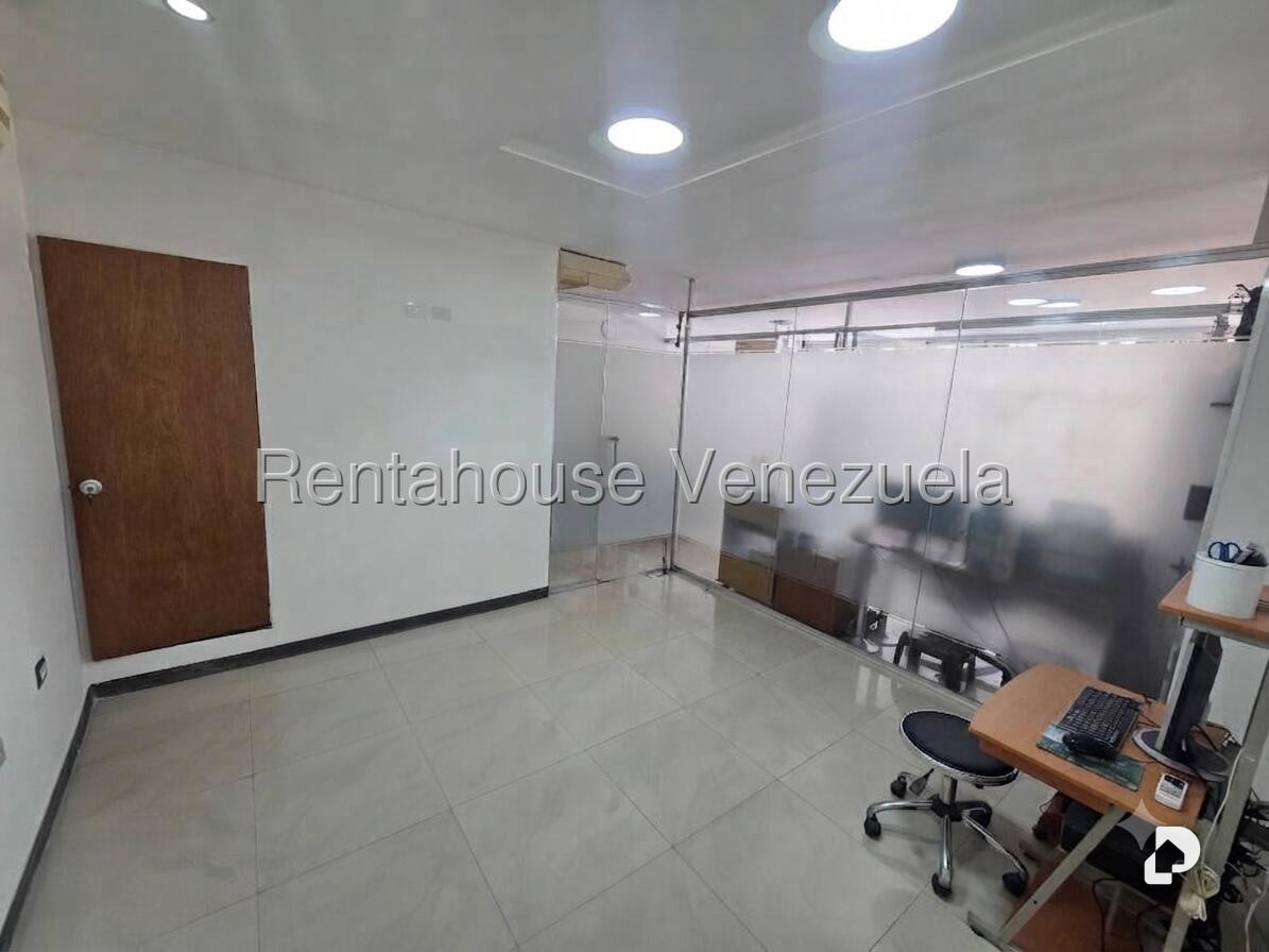 Oficina en Parroquia La Candelaria, Caracas – 28