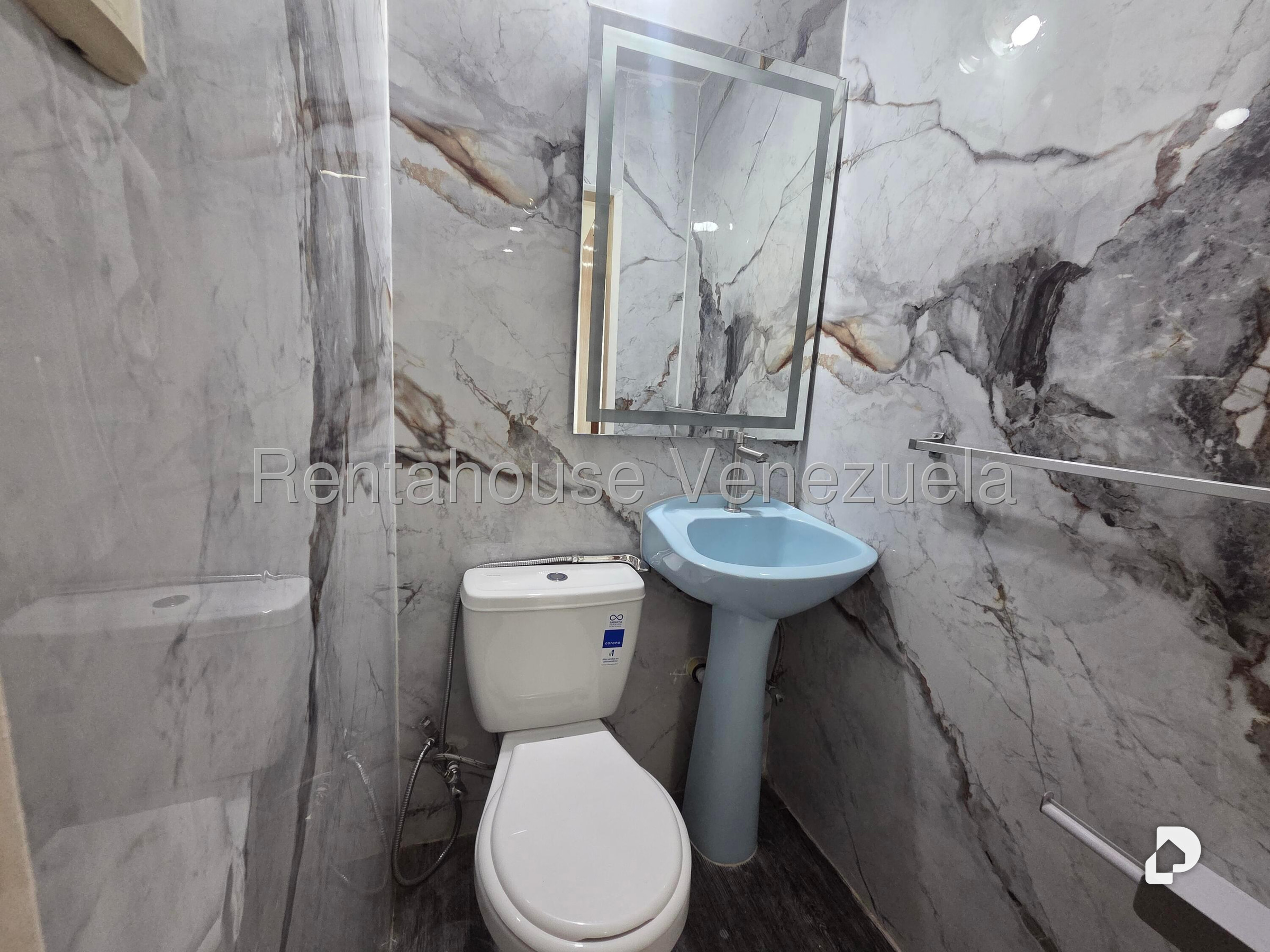 Oficina en Parroquia La Candelaria, Caracas – 30