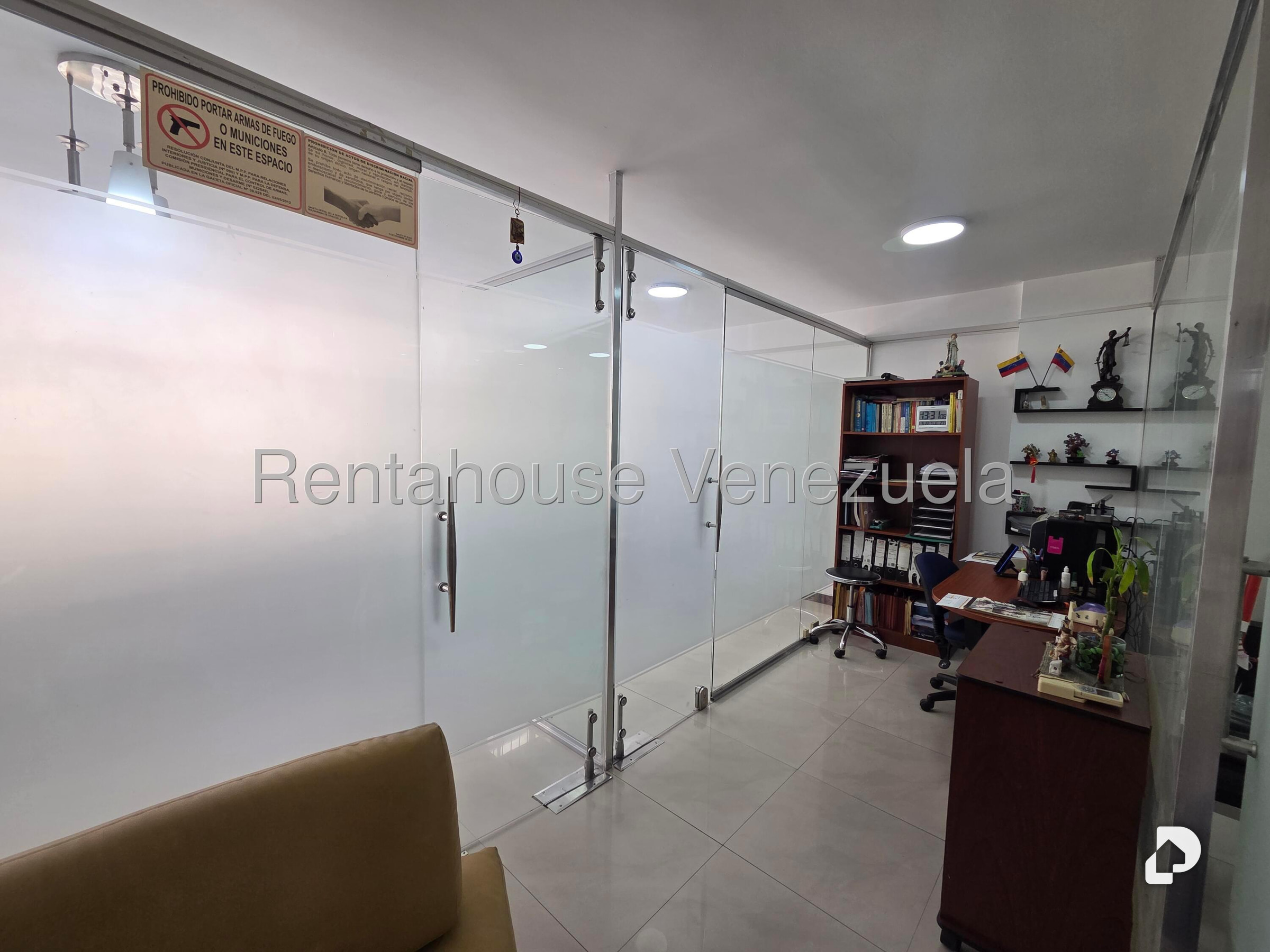 Oficina en Parroquia La Candelaria, Caracas – 12