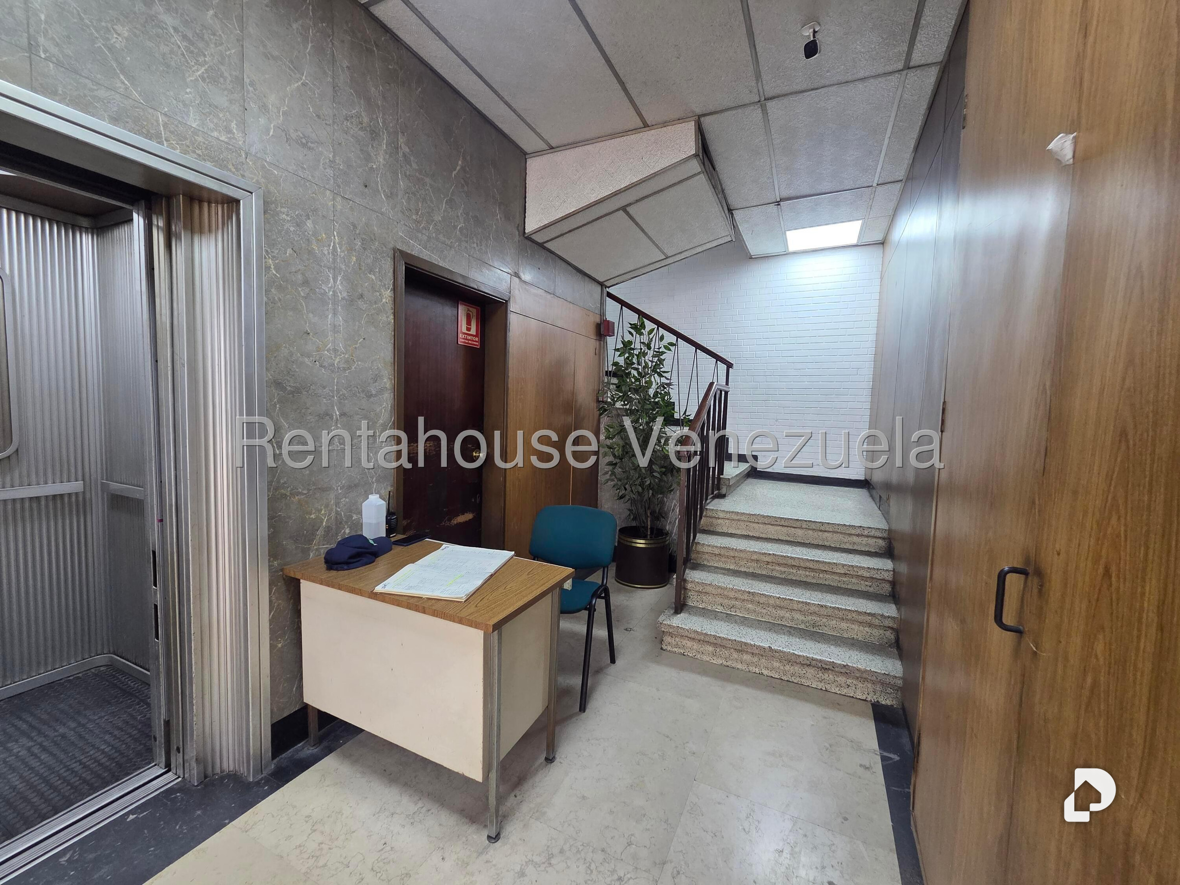 Oficina en Parroquia La Candelaria, Caracas – 2