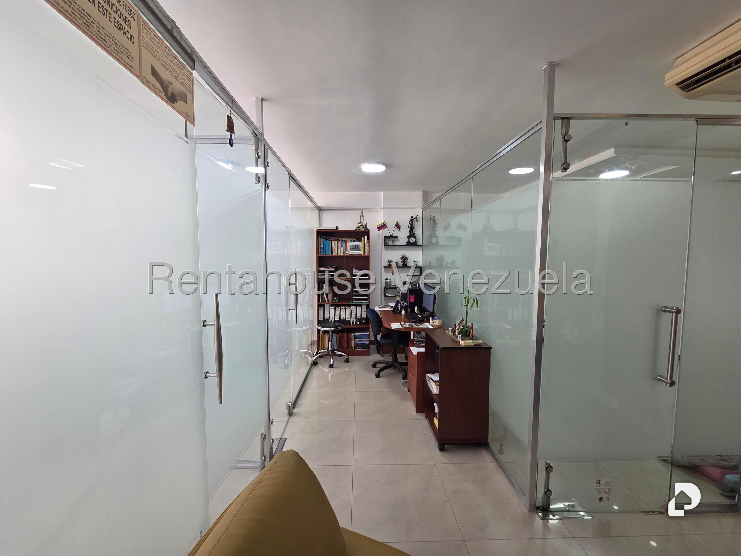 Oficina en Parroquia La Candelaria, Caracas – 25