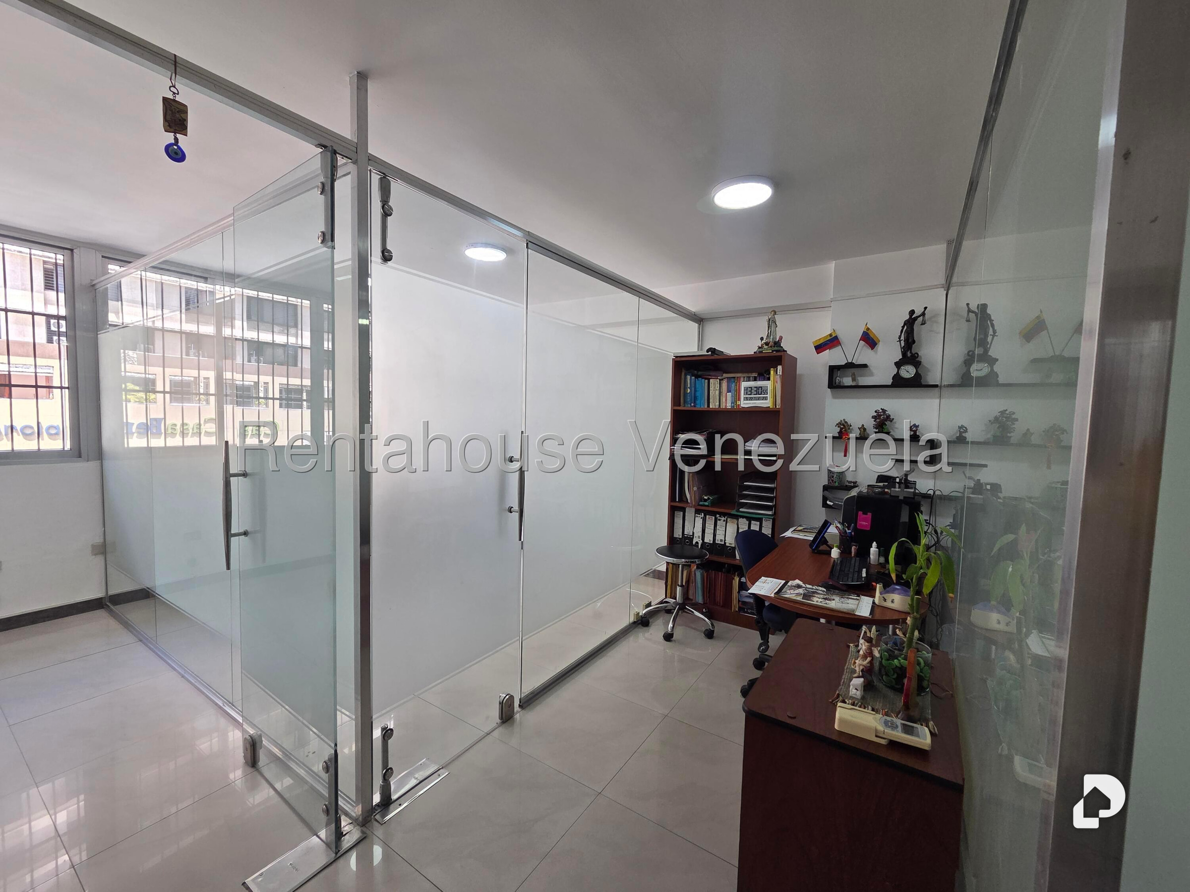 Oficina en Parroquia La Candelaria, Caracas – 13