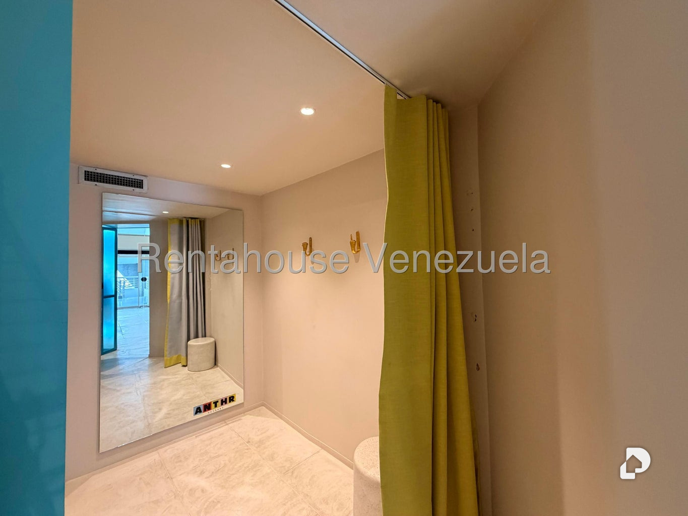 Local comercial en Las Mercedes, Caracas – 16