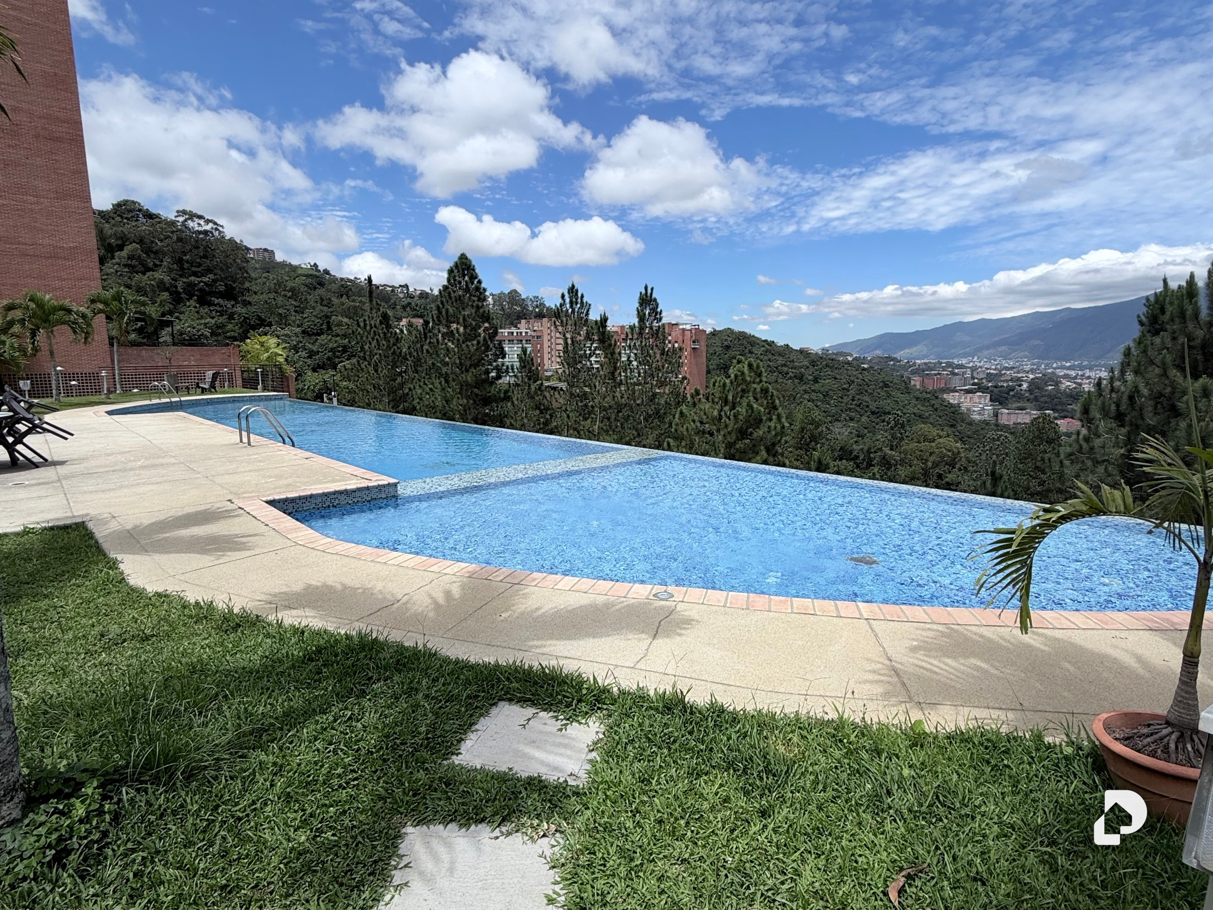 Apartamento en El Solar del Hatillo, Caracas – 2