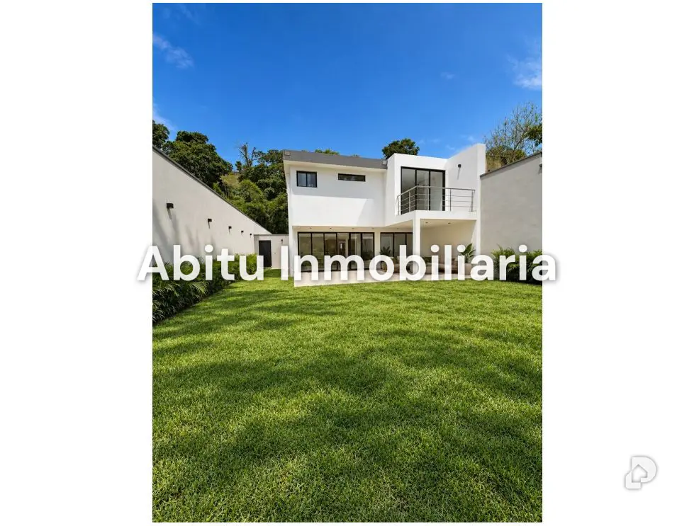 Casa en El Cafetal, Caracas – 2