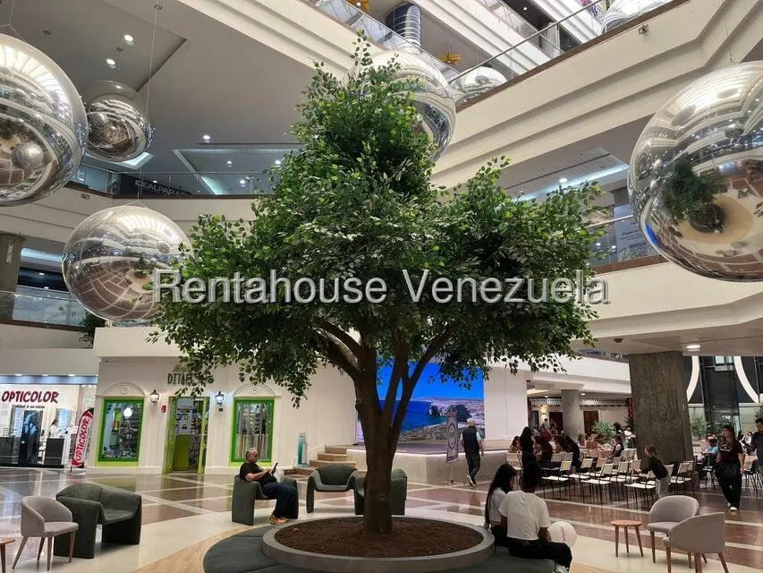 Local comercial en La Lagunita Country Club, Caracas - 1