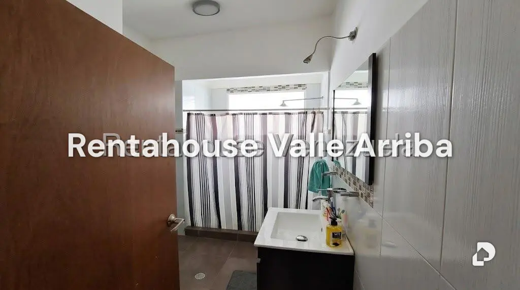 Casa en Altamira, Caracas – 12