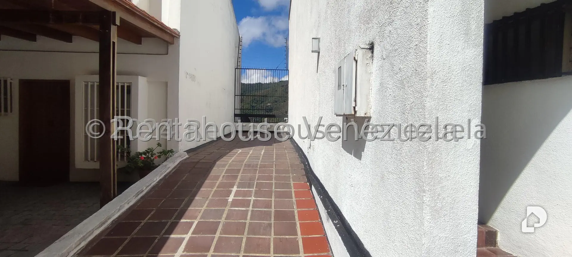 Townhouse in Los Naranjos (del Cafetal), Caracas – 19