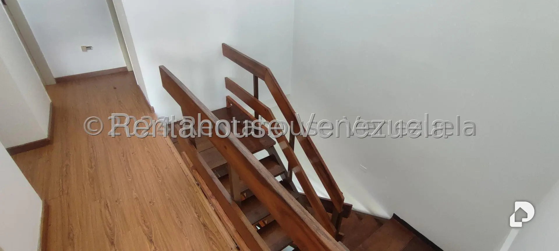 Townhouse in Los Naranjos (del Cafetal), Caracas – 11