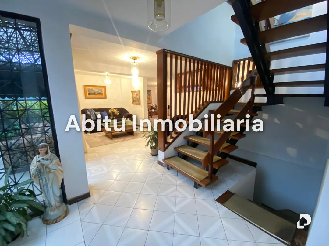 House in Colinas de Tamanaco, Caracas – 14
