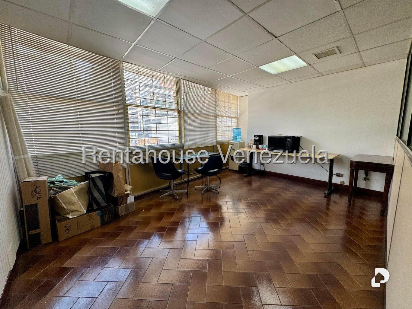Oficina en Sabana Grande, Caracas – 17