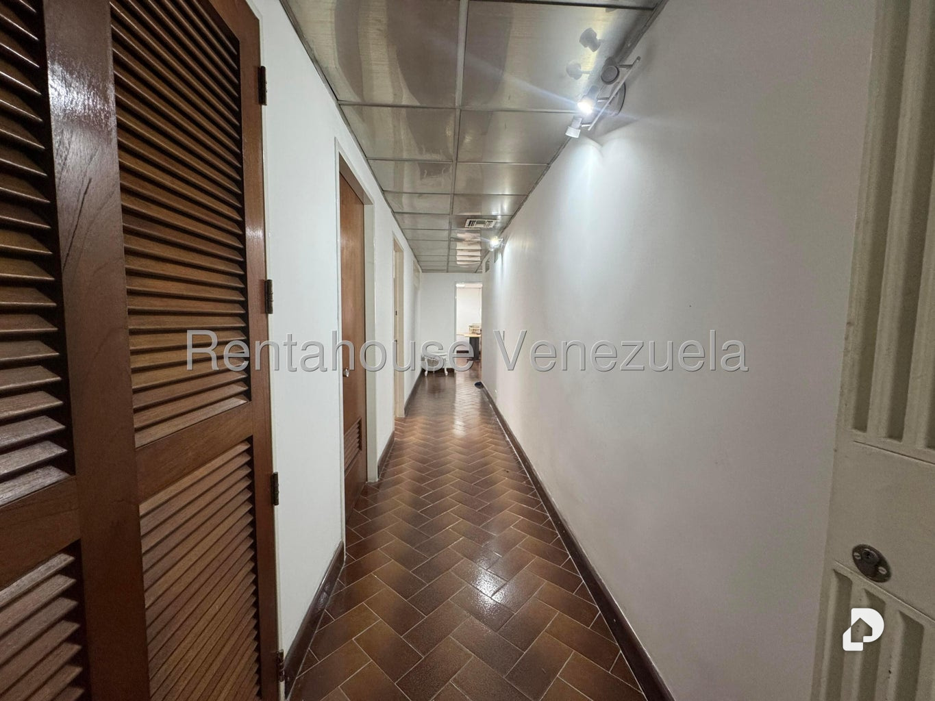 Oficina en Sabana Grande, Caracas – 15