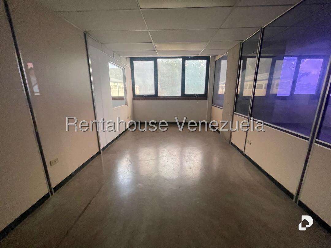 Local comercial en El Valle, Caracas – 13
