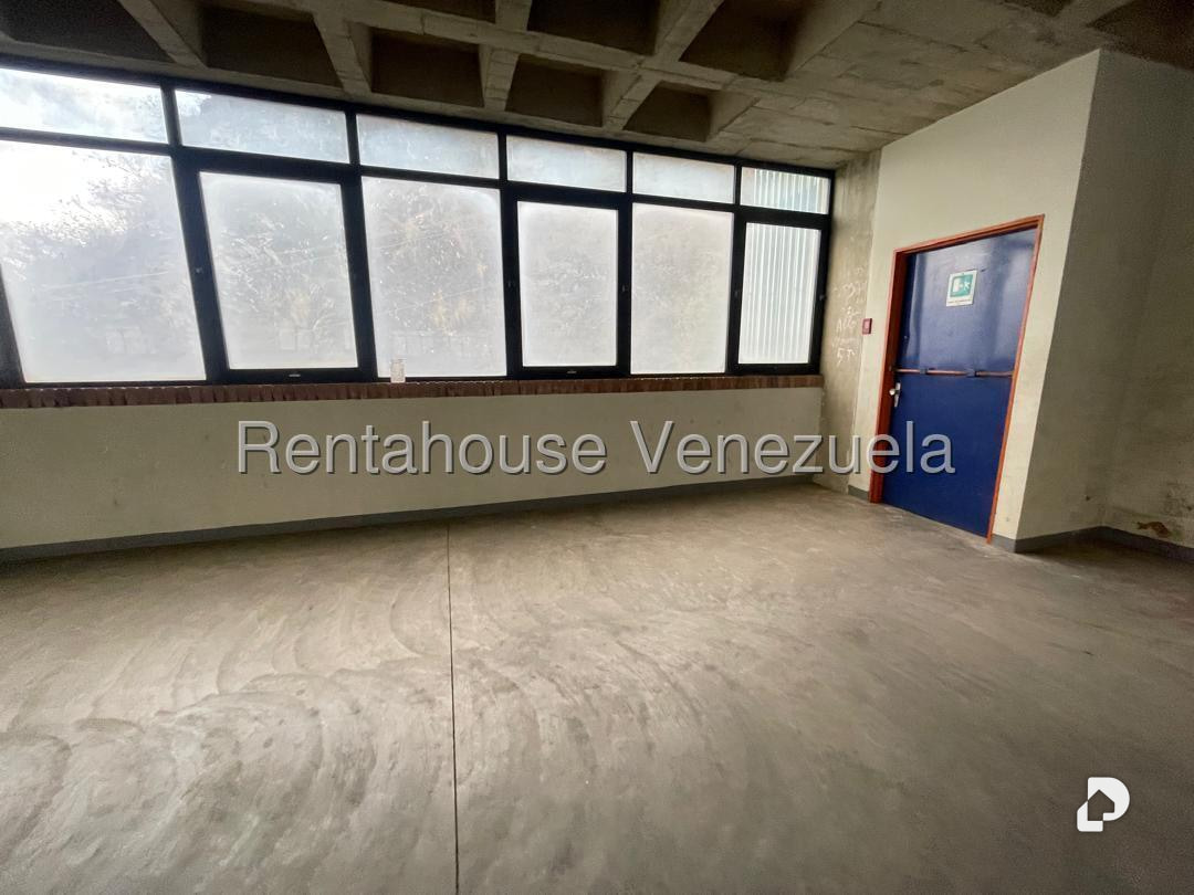 Local comercial en El Valle, Caracas – 17