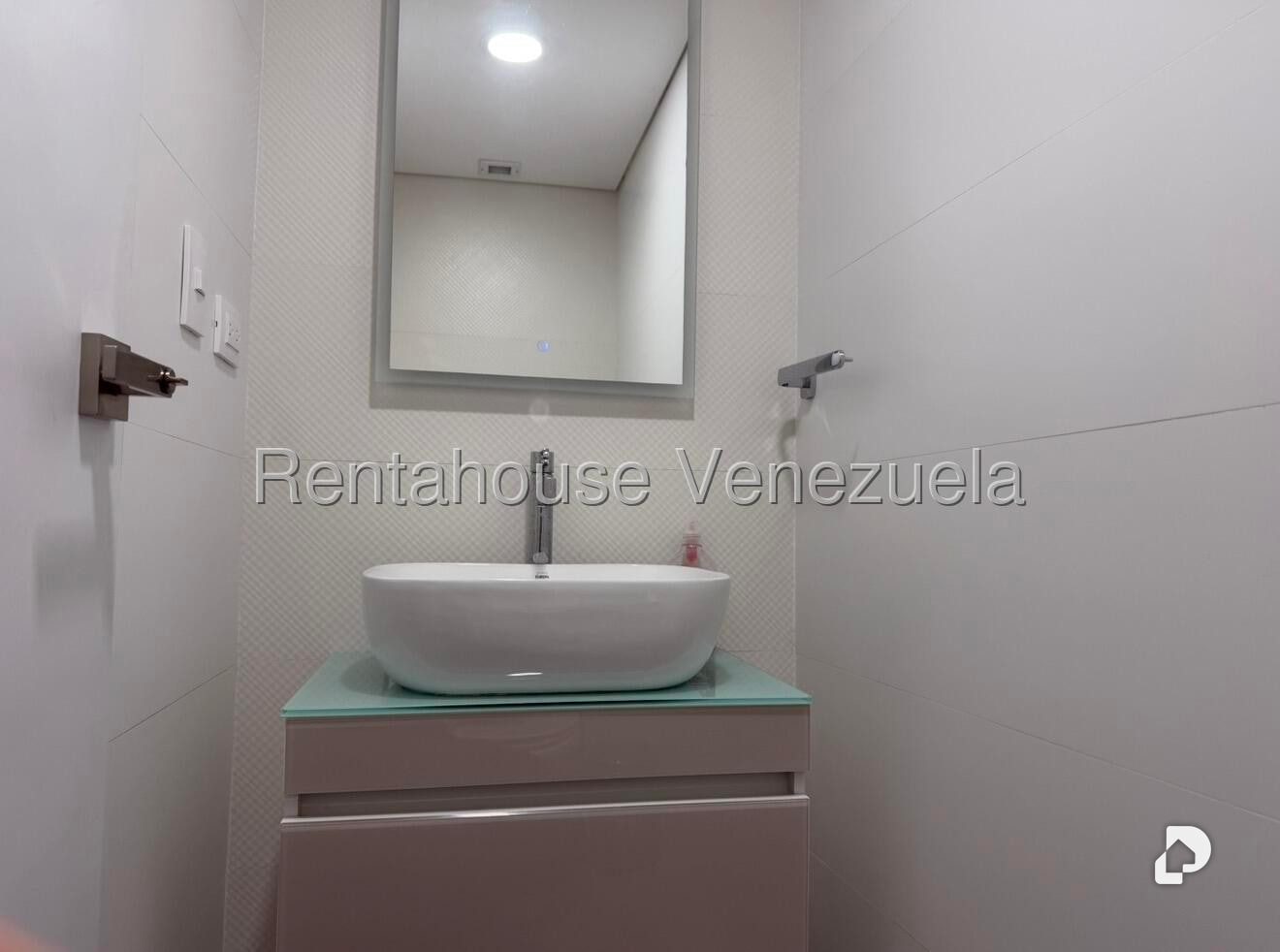 Oficina en Las Mercedes, Caracas – 12