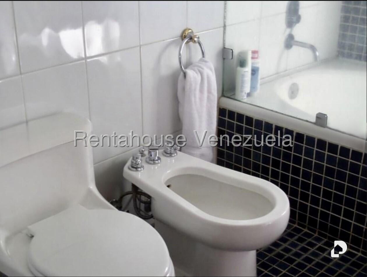 Casa en Altamira, Caracas – 11