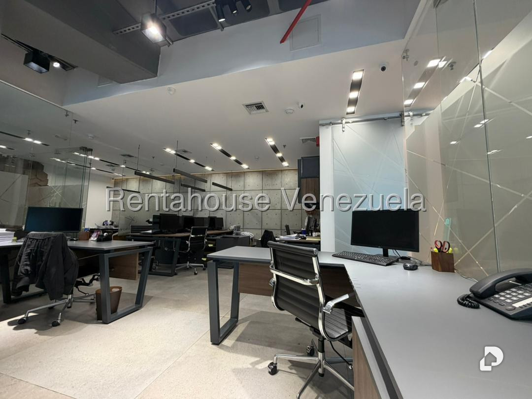Oficina en Los Palos Grandes, Caracas – 14