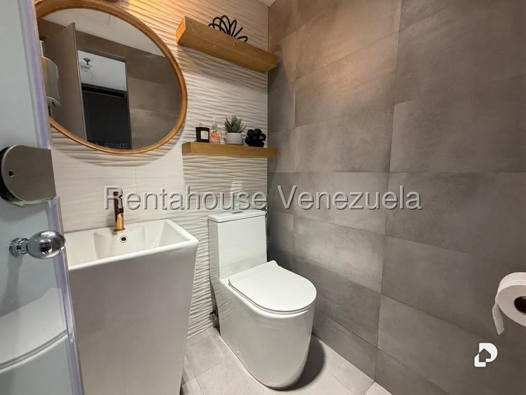 Oficina en Los Palos Grandes, Caracas – 17