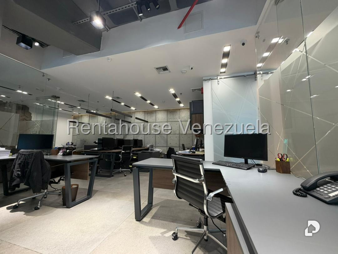Oficina en Los Palos Grandes, Caracas – 8
