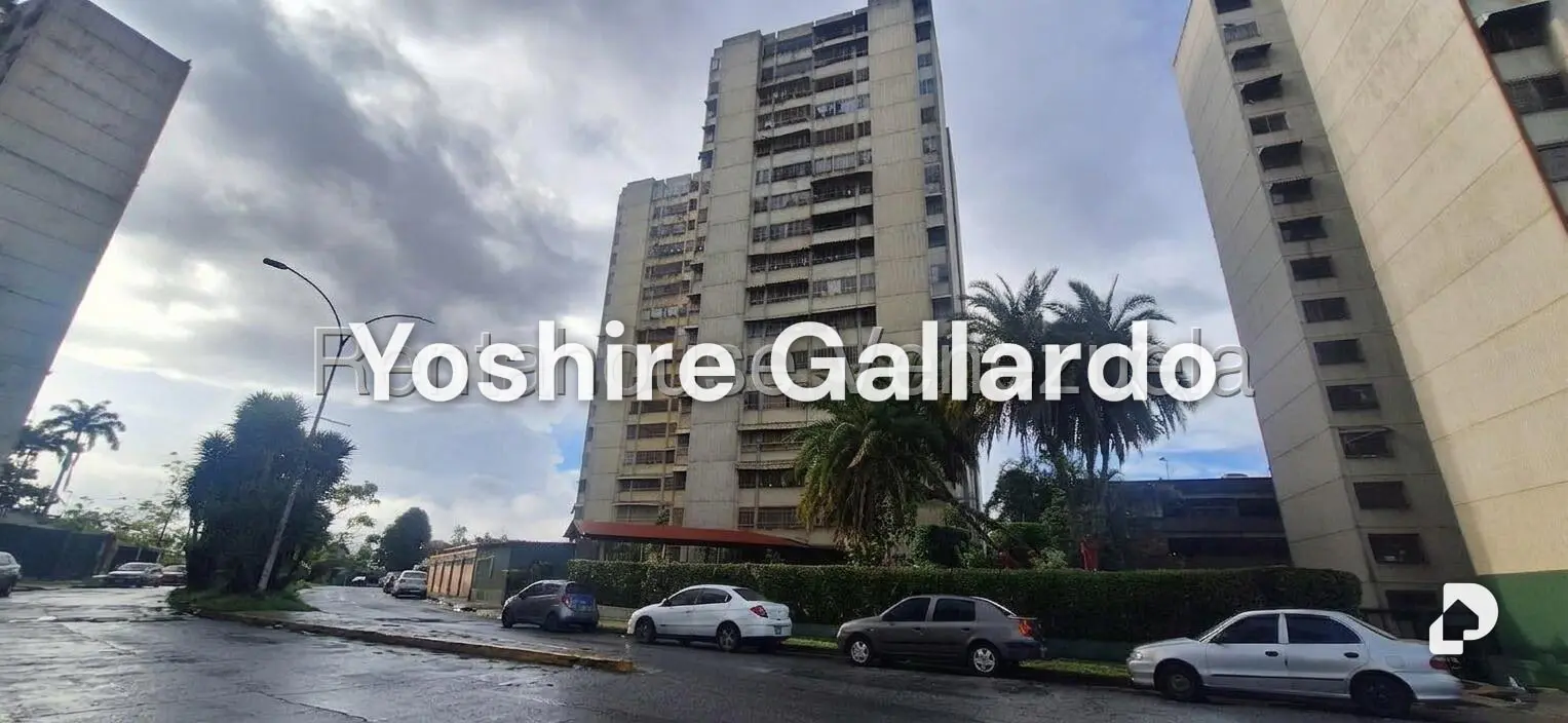 Apartamento en La Rosaleda, San Antonio de Los Altos – 1