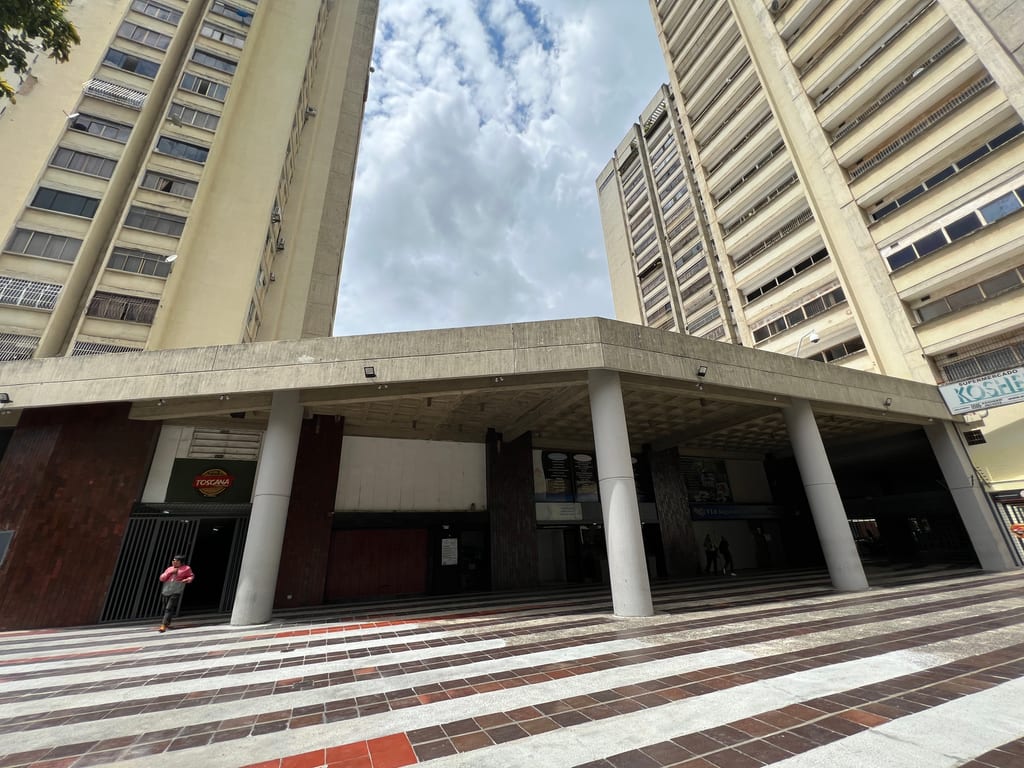Oficina en Los Dos Caminos, Caracas - 1