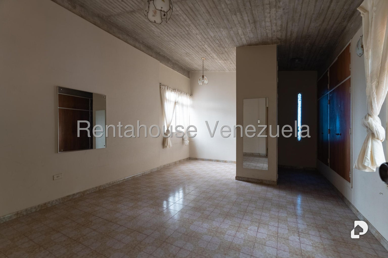 Casa en Alto Prado, Caracas – 27