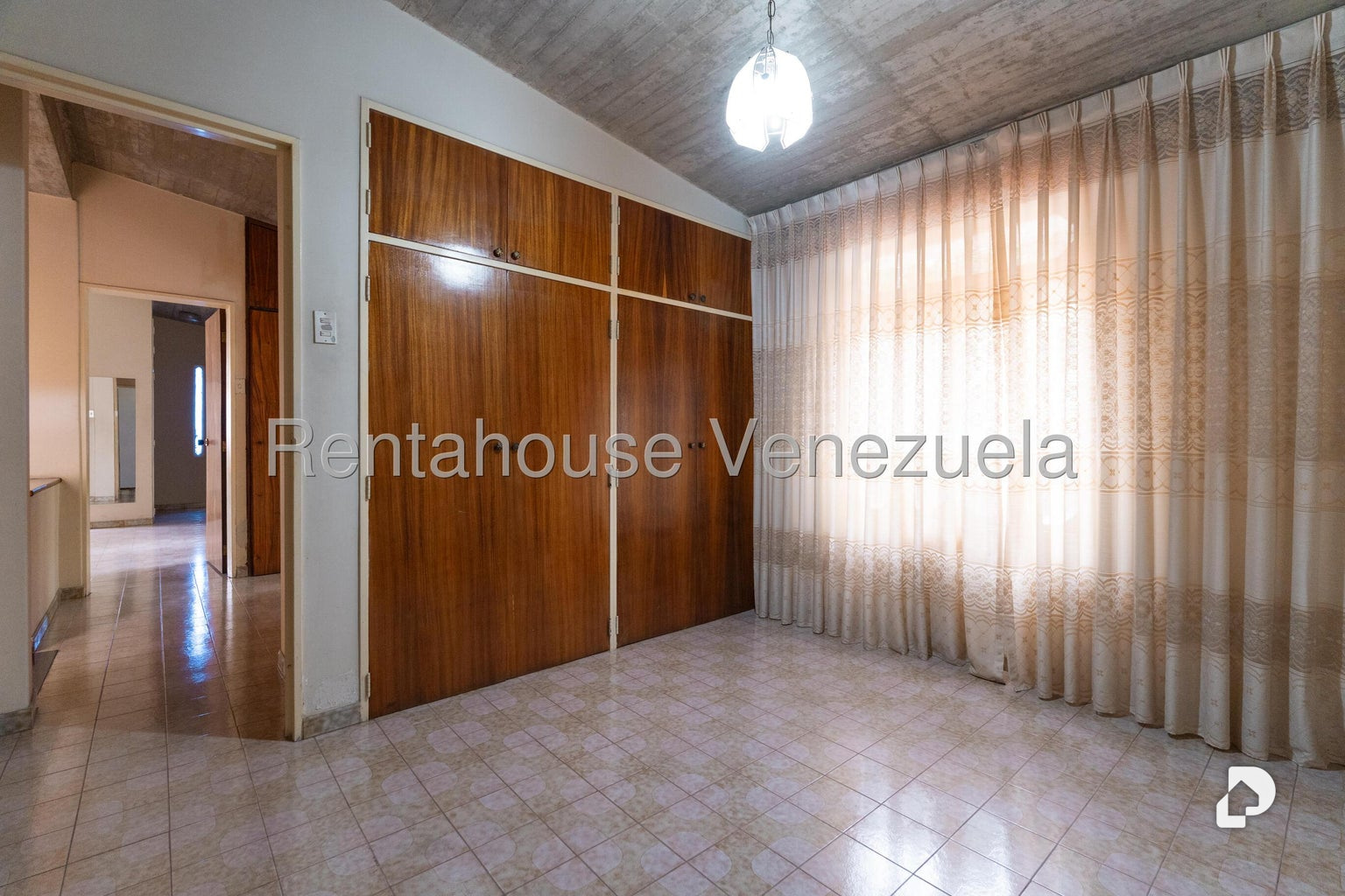 Casa en Alto Prado, Caracas – 30