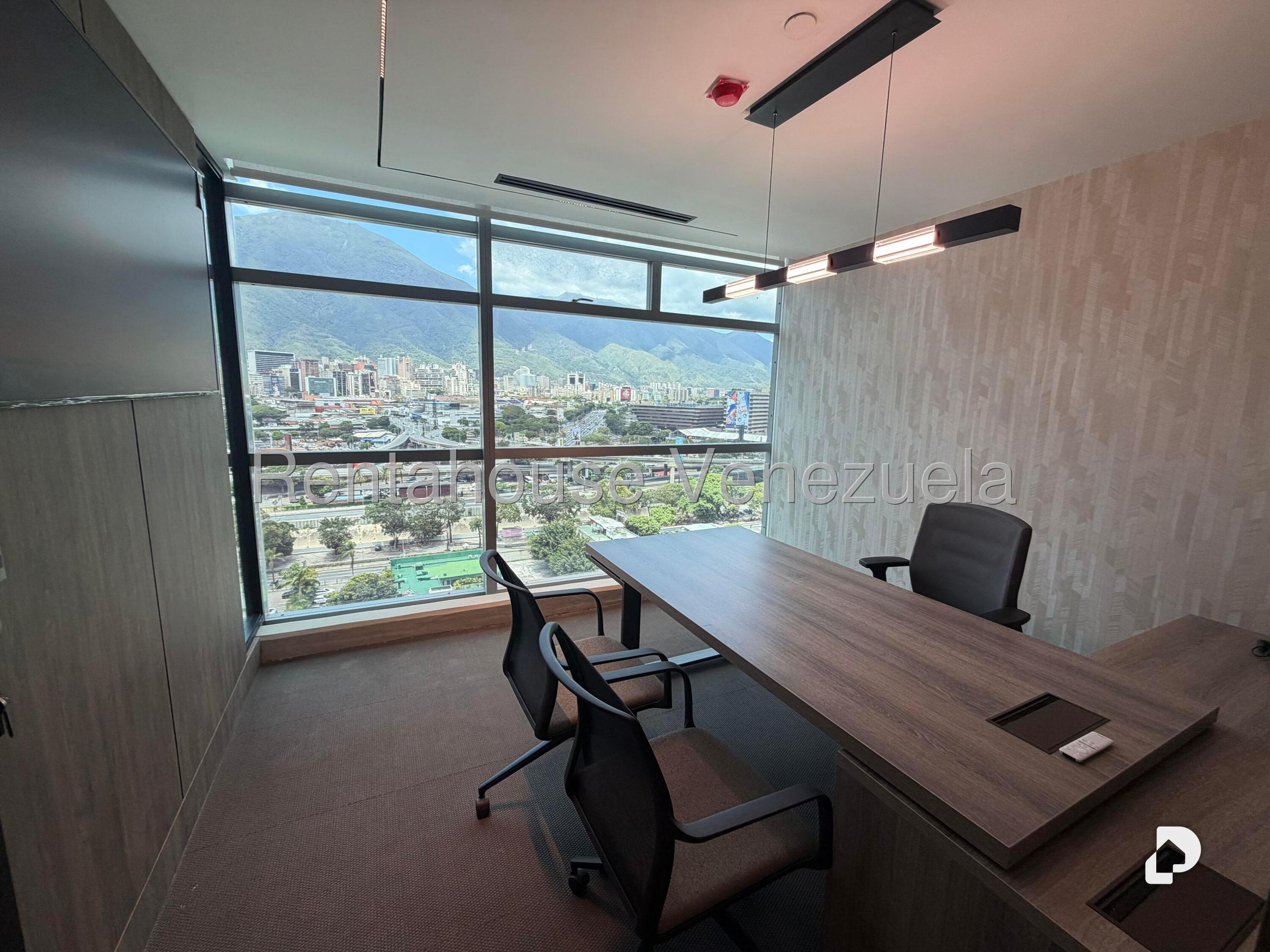 Oficina en Las Mercedes, Caracas – 19