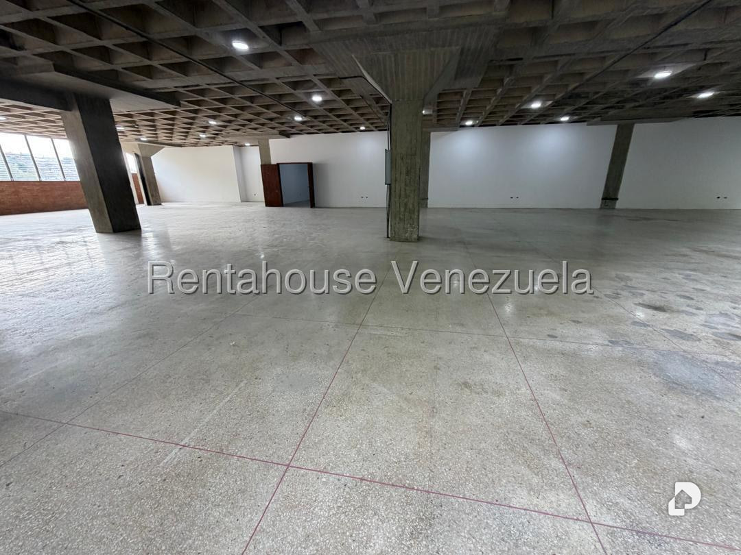 Local comercial en El Valle, Caracas – 13
