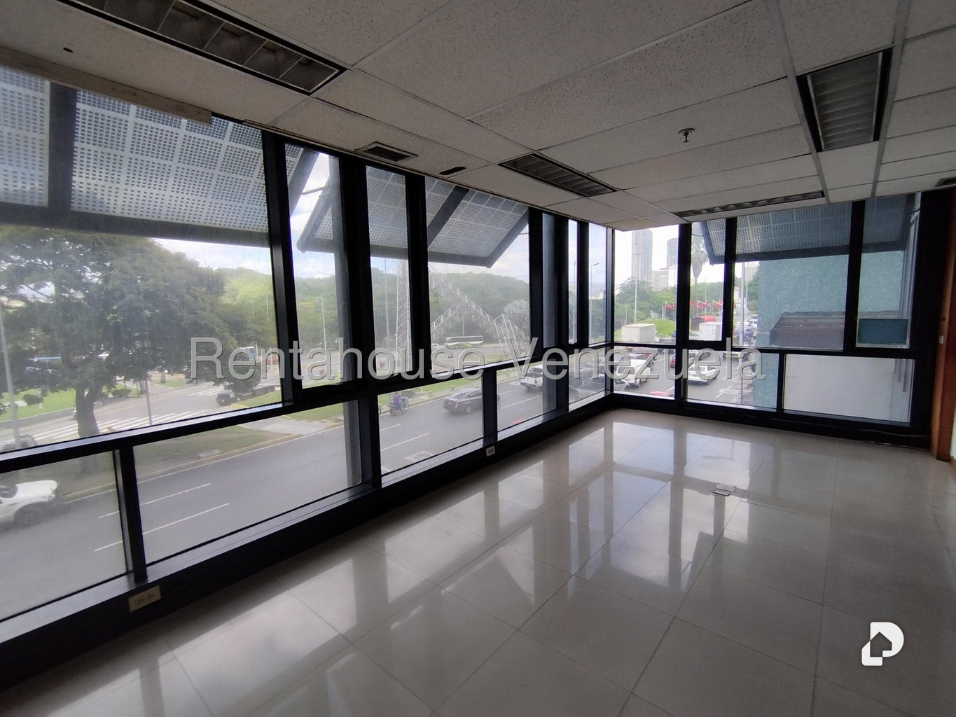Oficina en Plaza Venezuela, Caracas – 7