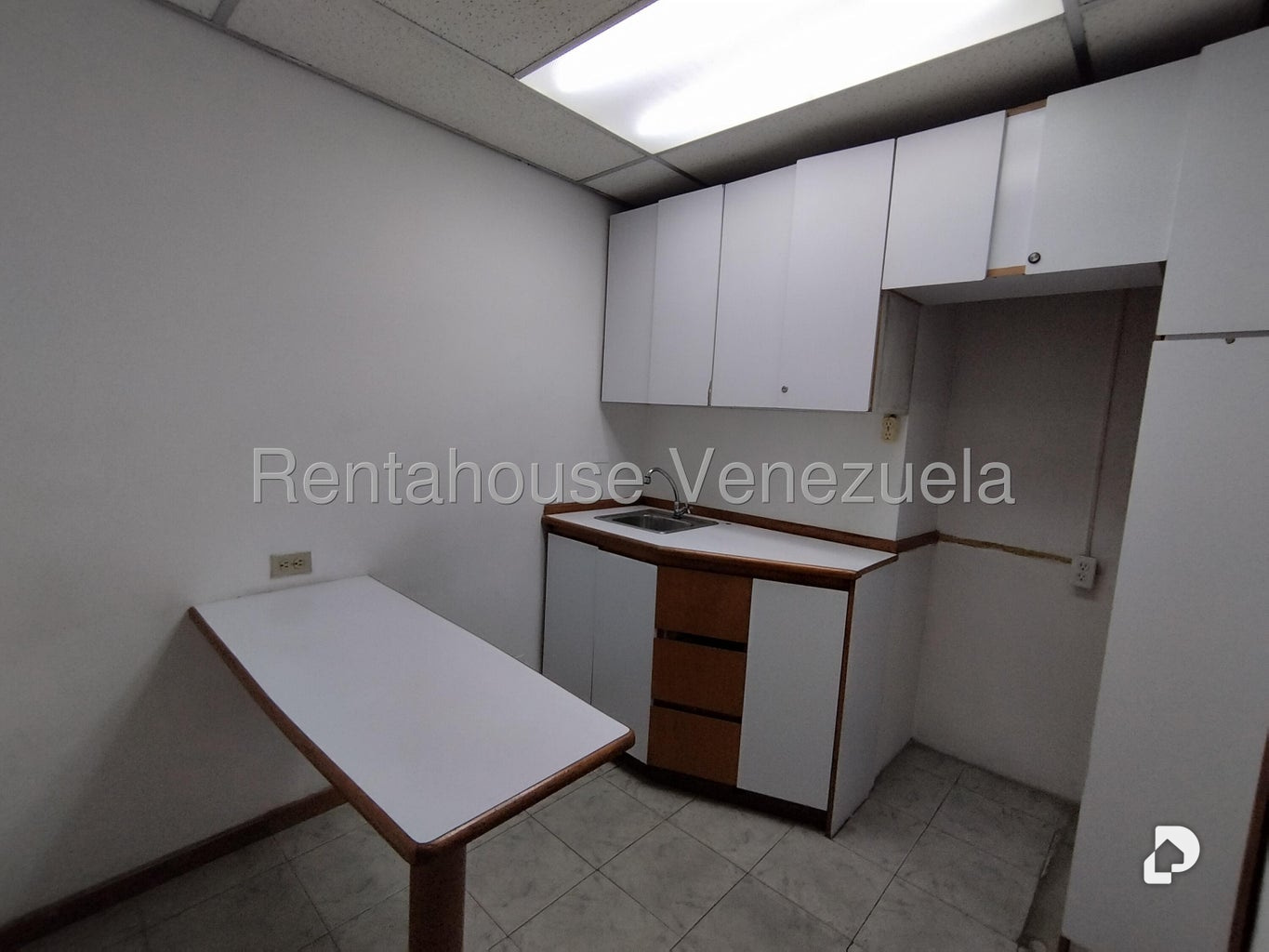 Oficina en Plaza Venezuela, Caracas – 17
