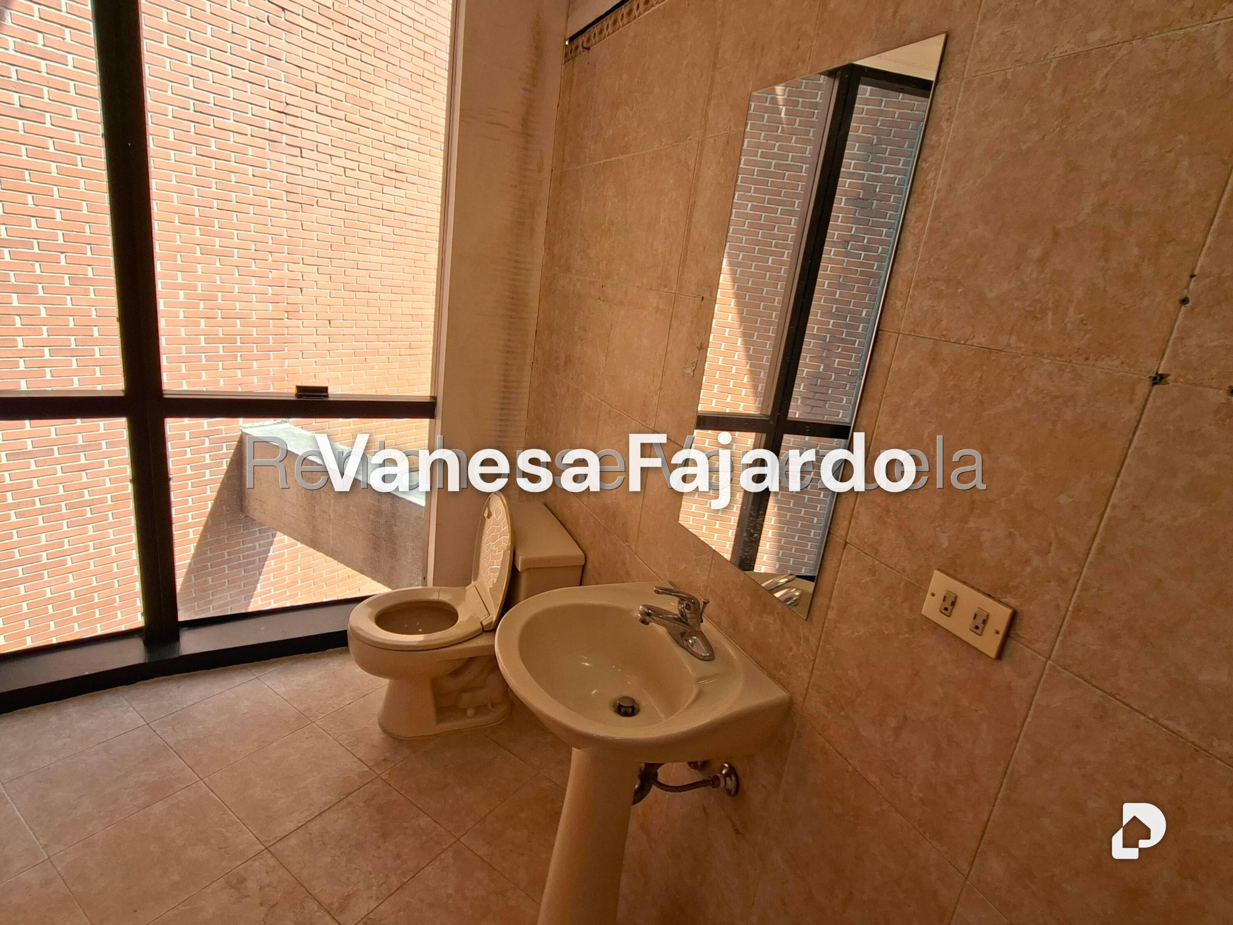 Office in Campo Alegre, Caracas – 12
