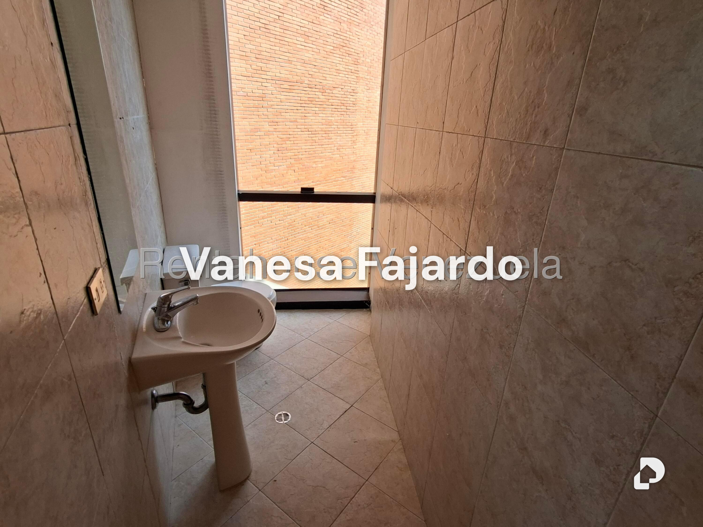 Office in Campo Alegre, Caracas – 13