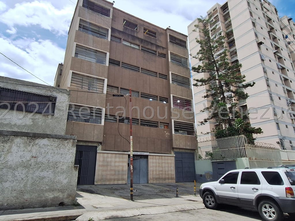 Local comercial en San Martín, Caracas - 1
