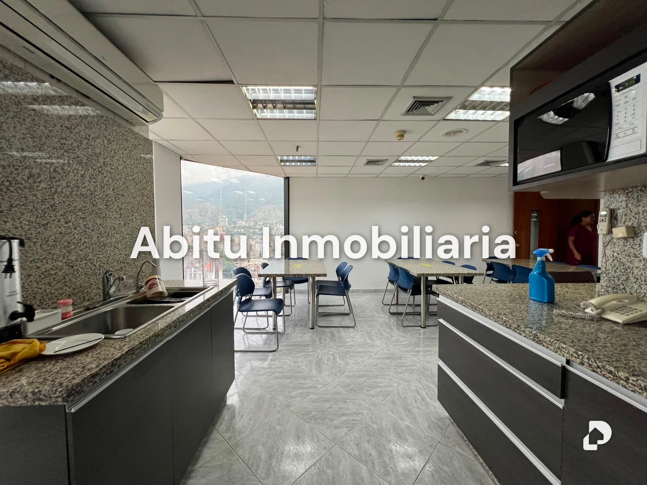 Oficina en Plaza Venezuela, Caracas – 28