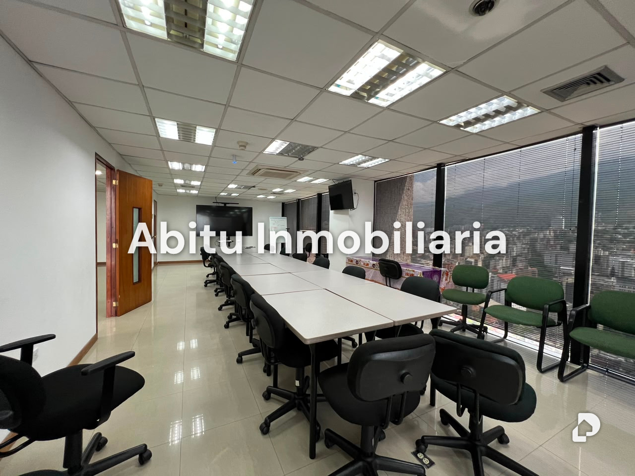 Oficina en Plaza Venezuela, Caracas – 1