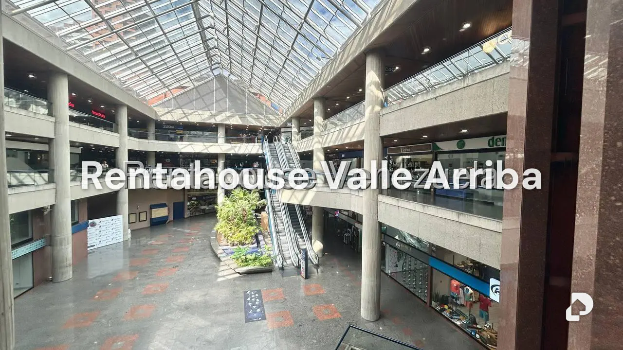 Local comercial en Santa Fe Norte, Caracas – 2