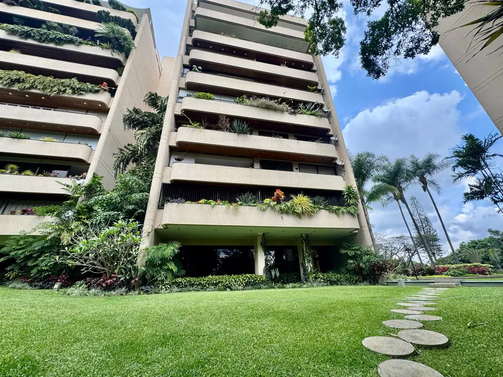 Apartment in Los Palos Grandes, Caracas - 1