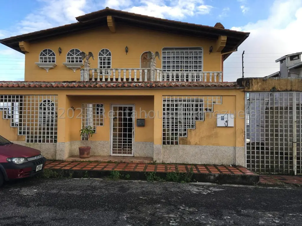 House in San Antonio de Los Altos - 1