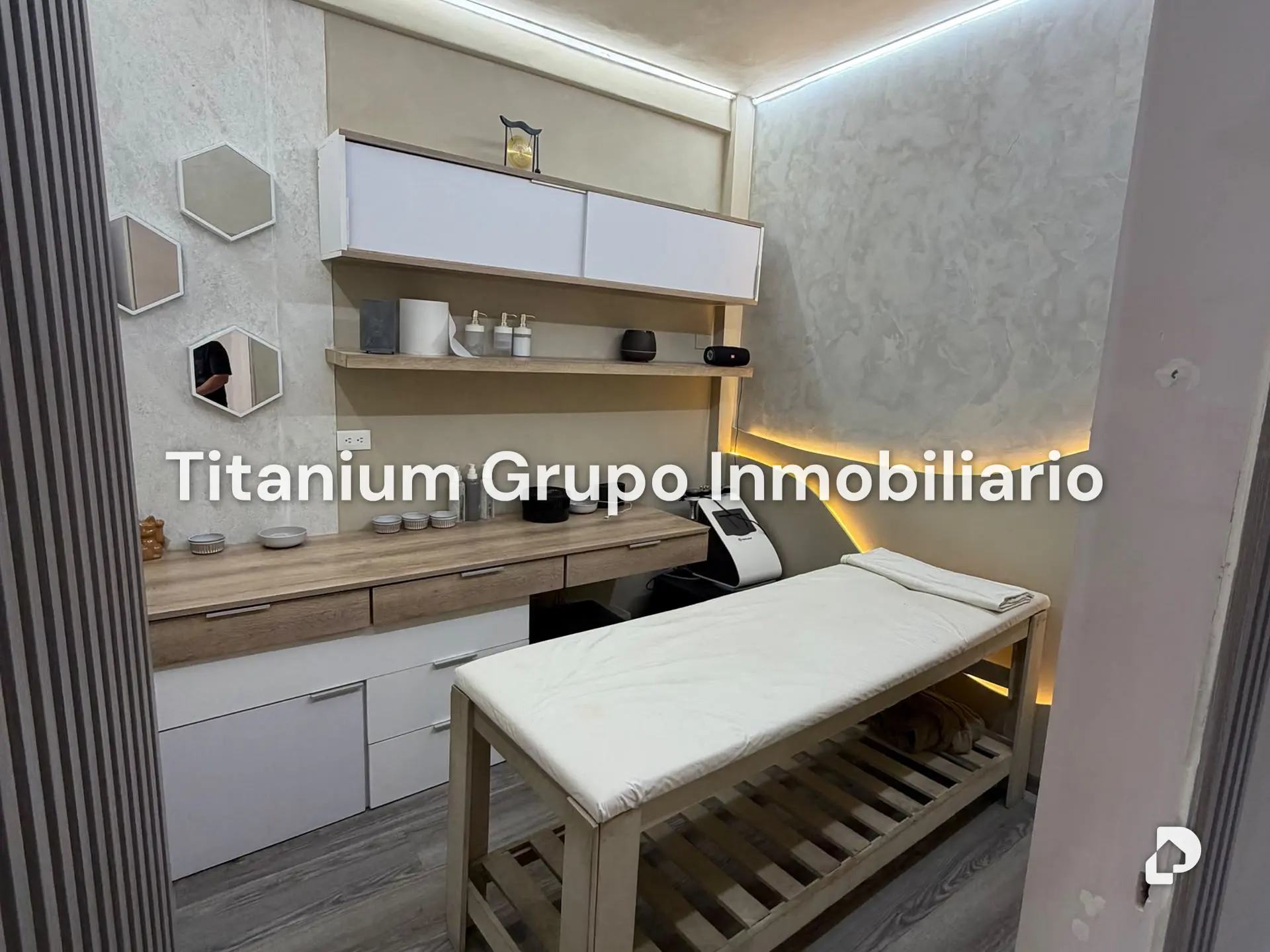 Local comercial en Parroquia Urbana San José, Valencia – 2