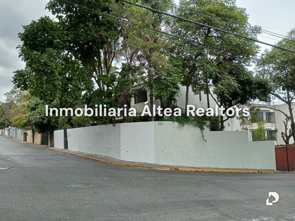 Casa en Los Palos Grandes, Caracas – 3