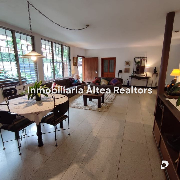 Casa en Los Palos Grandes, Caracas – 8
