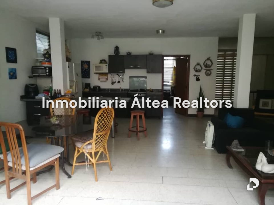 Casa en Los Palos Grandes, Caracas – 12