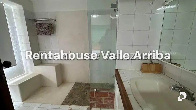 Casa en Oripoto, Caracas – 11