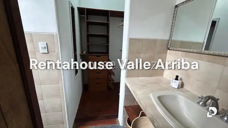 Casa en Oripoto, Caracas – 13